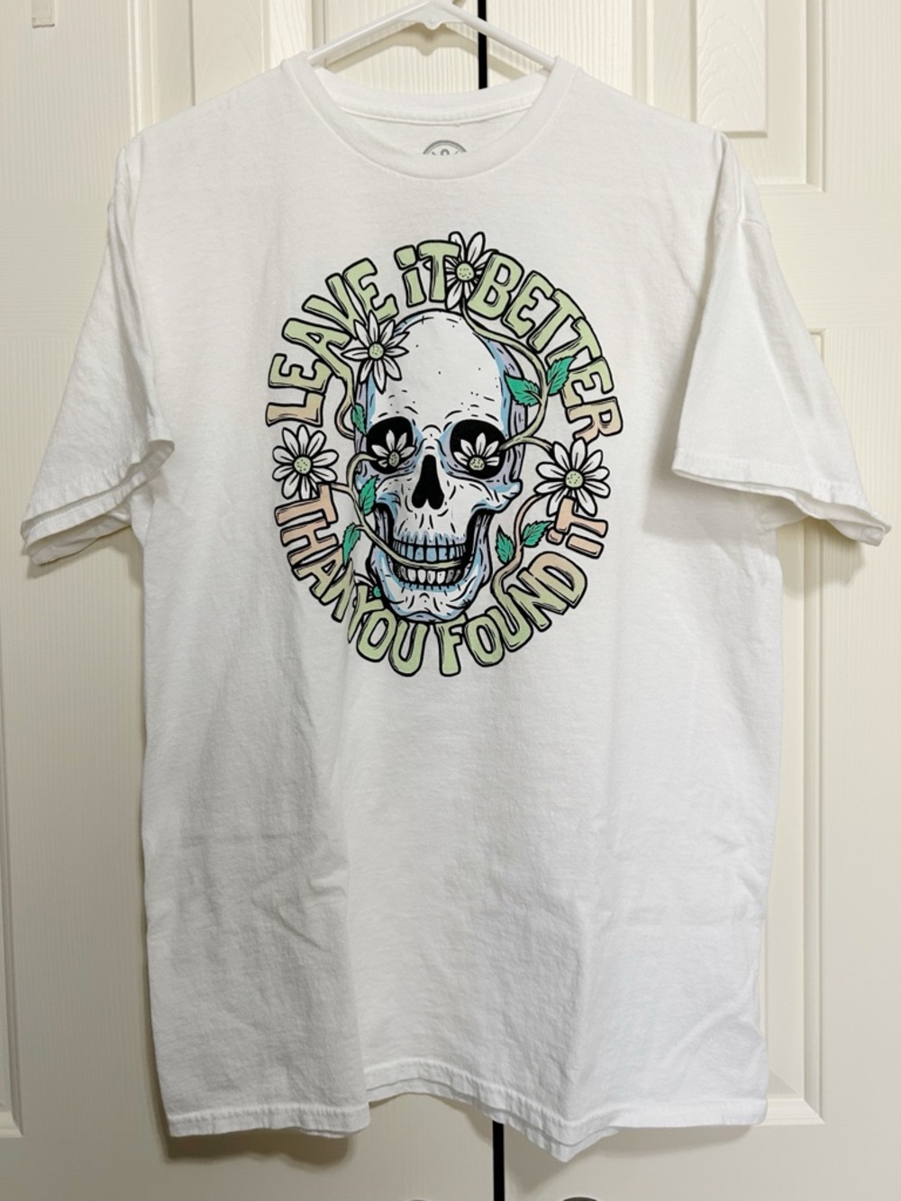 DOM Tshirt Large 100% Cotton White Skull Retro Earth Conscious
